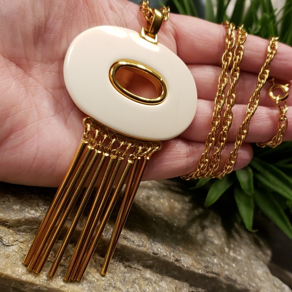 Vtg Kenneth Lane KJL Lucite Gold Tassle Necklace - Picture 7 of 14